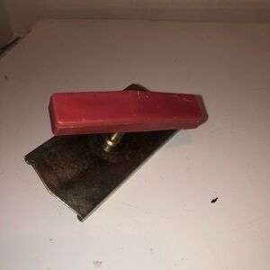 Vintage Elund Co. top off jar and bottle screw top opener. Collectible -used